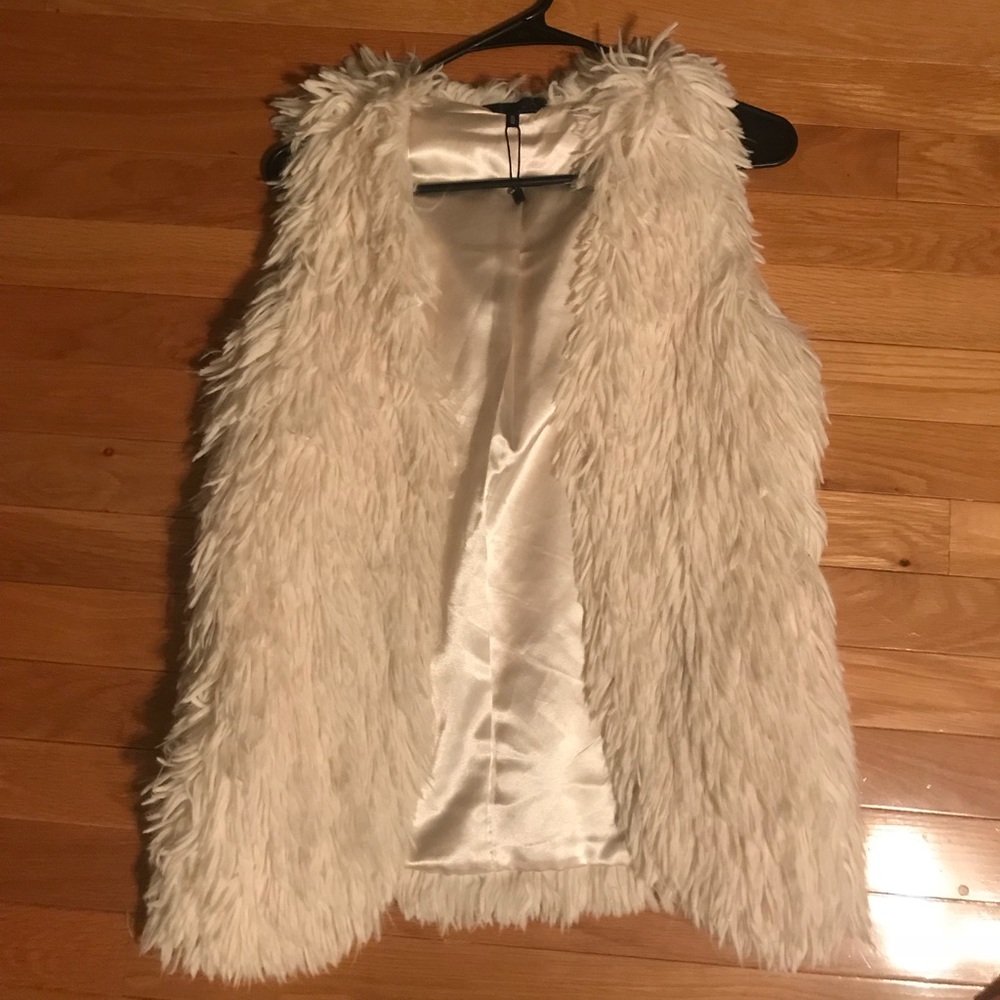 White fur vest never worn